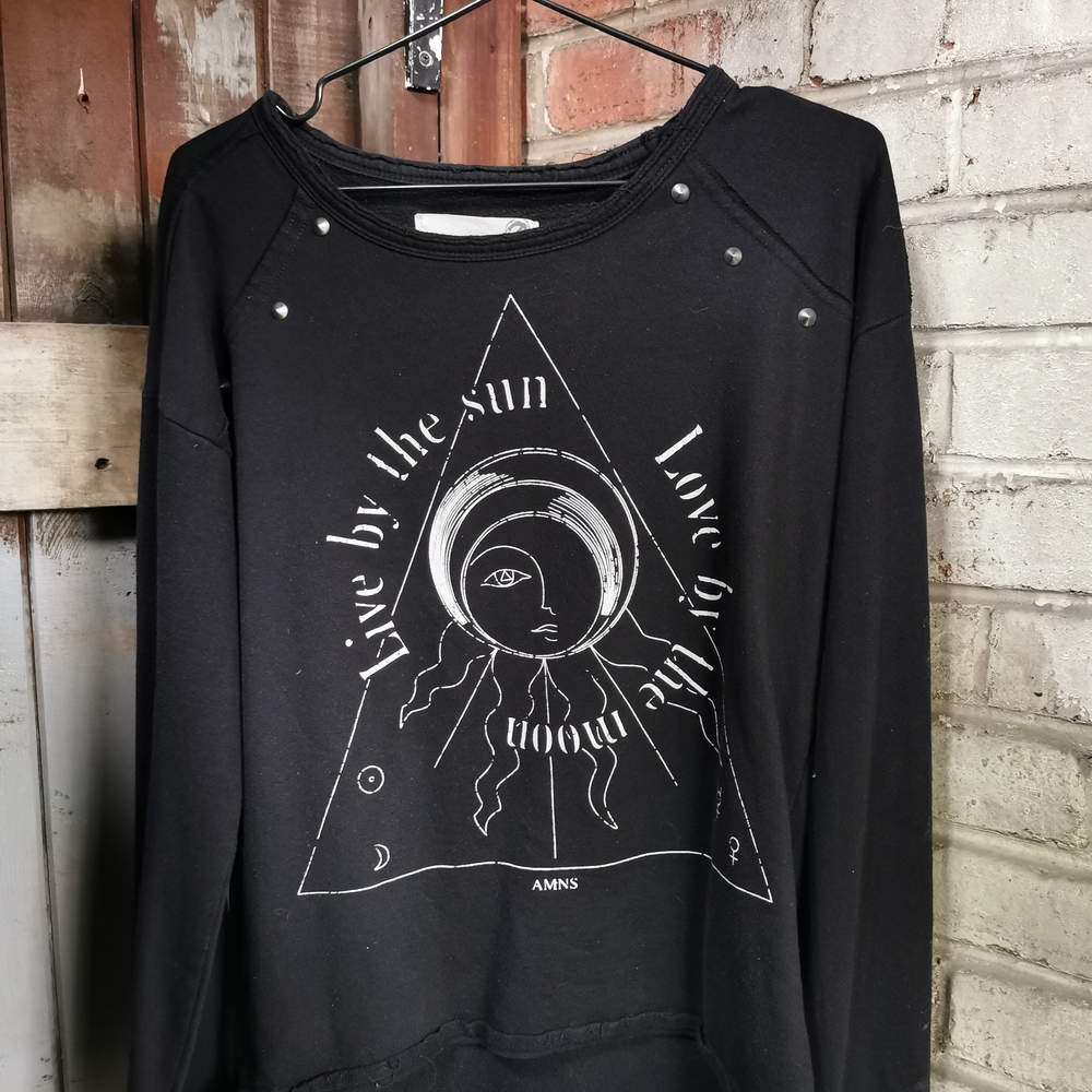 2/15$ Black Graphic Women's Sweater